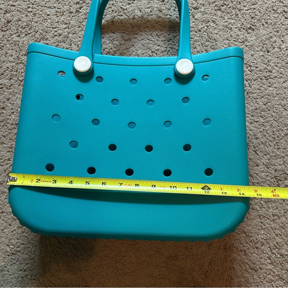 NEW Large Teal Turquoise Perforated Beach Bag Tote Bag with Button Accents - Picture 2 of 7